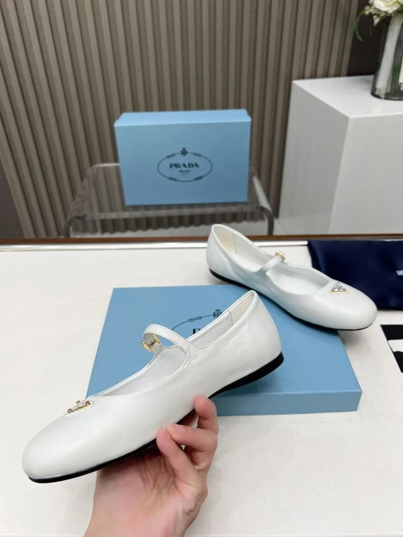 Attractive Prada Low Shoes 34796