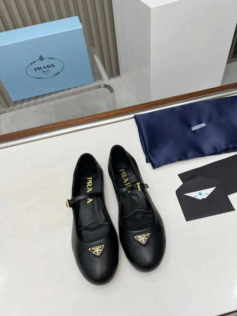Prada Low Shoes Neat 34782