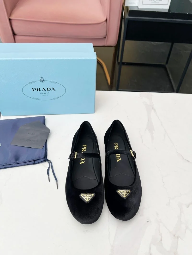 AllSeason Prada Low Shoes 34776