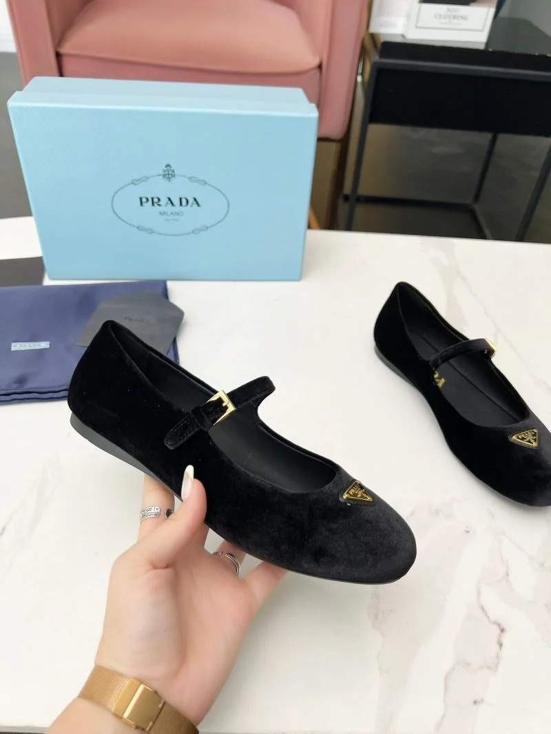 AllSeason Prada Low Shoes 34776