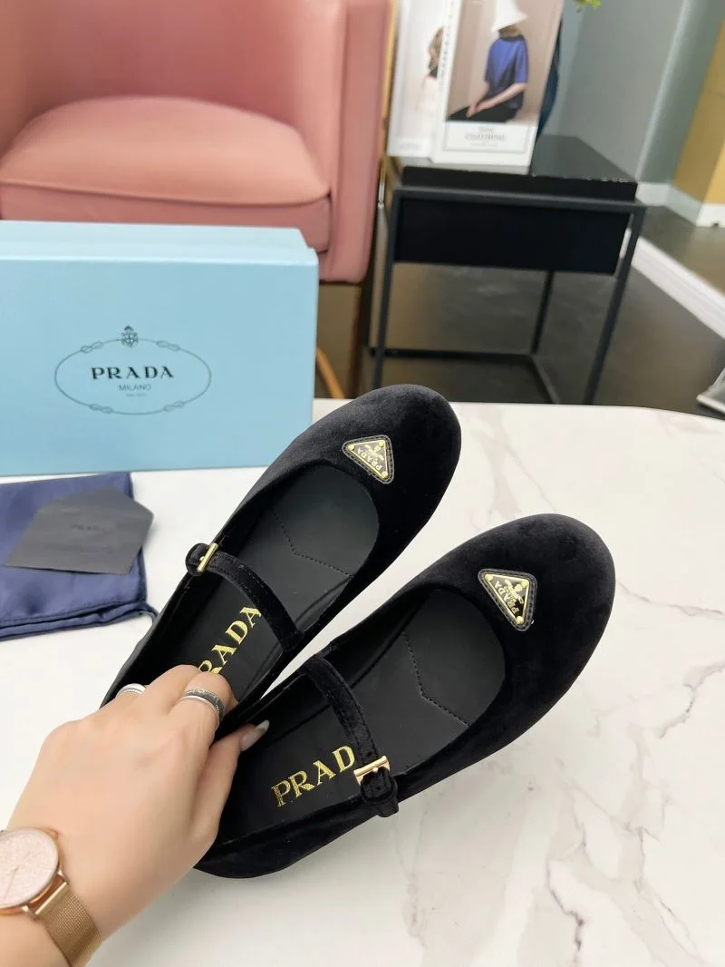 AllSeason Prada Low Shoes 34776