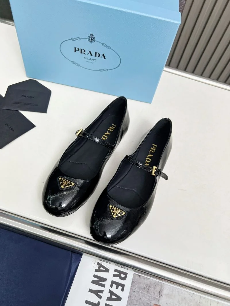 Durable Prada Low Shoes 34775