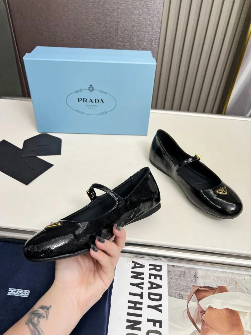 Durable Prada Low Shoes 34775