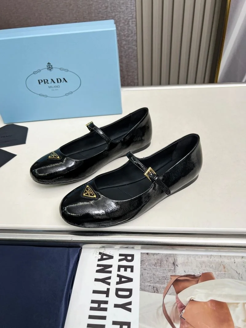 Durable Prada Low Shoes 34775