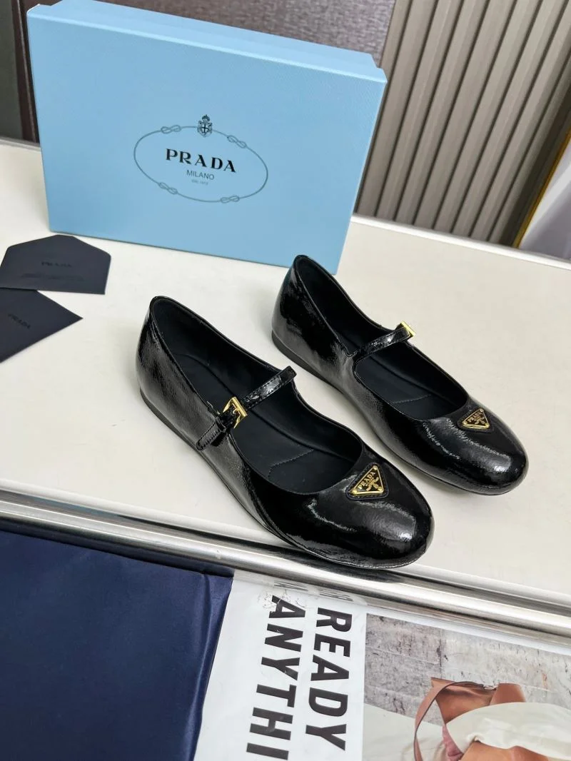 Durable Prada Low Shoes 34775