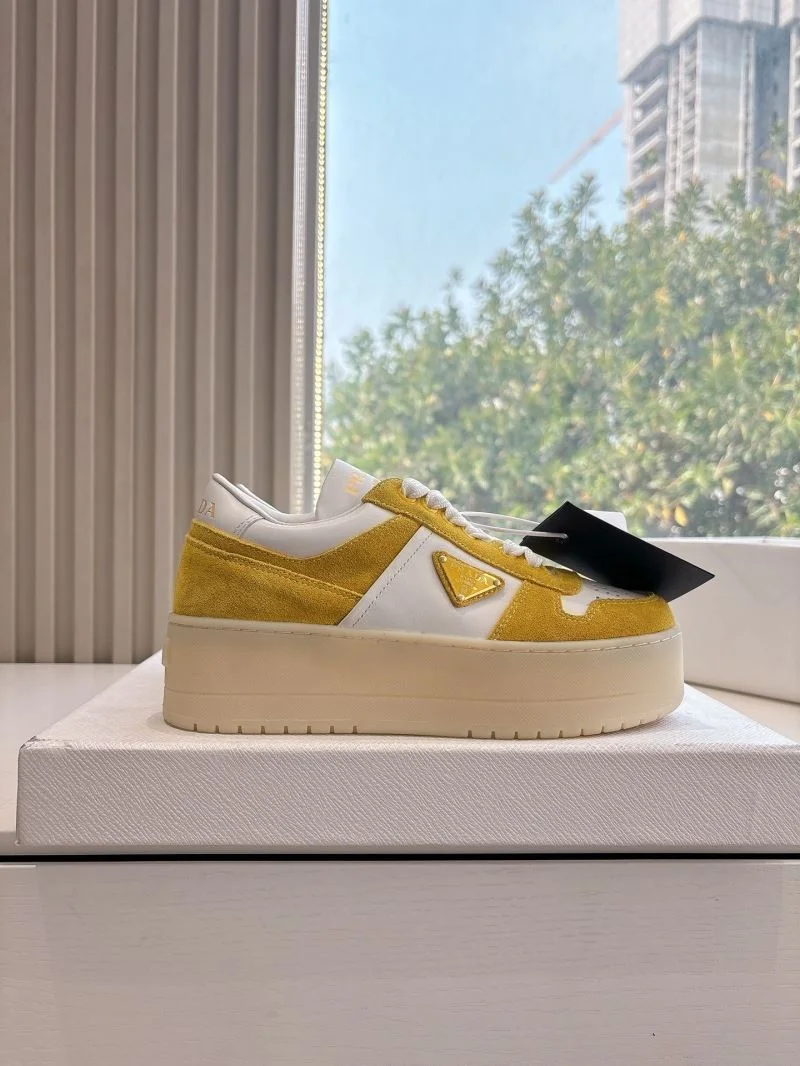 Fashionable Prada Low Shoes 34749