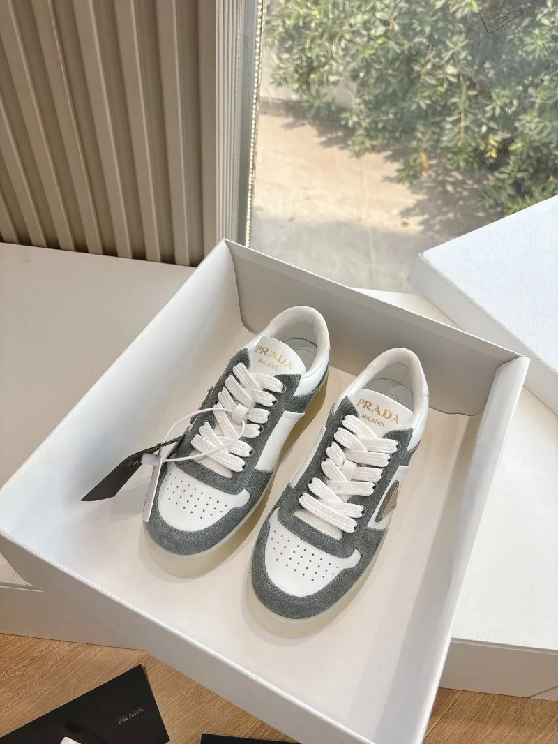 Trendsetting Prada Low Shoes 34739