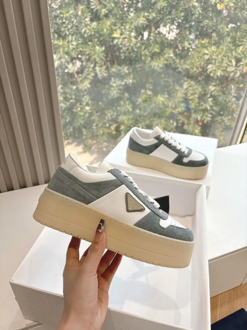 Trendsetting Prada Low Shoes 34739