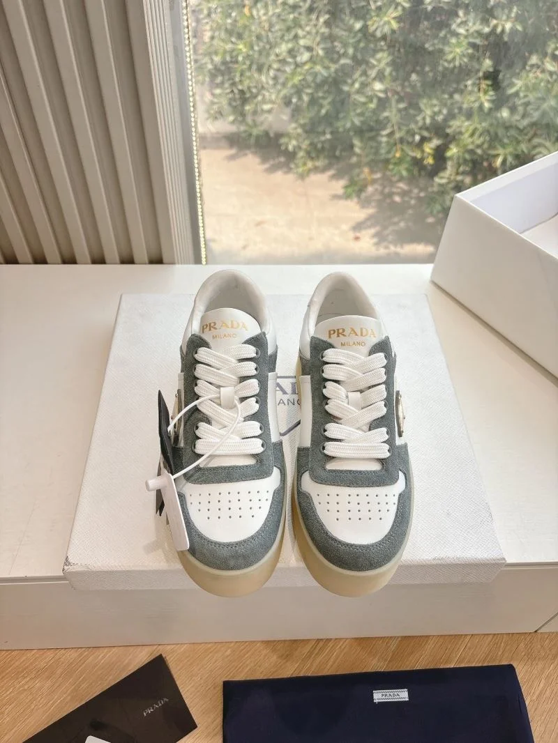 Trendsetting Prada Low Shoes 34739