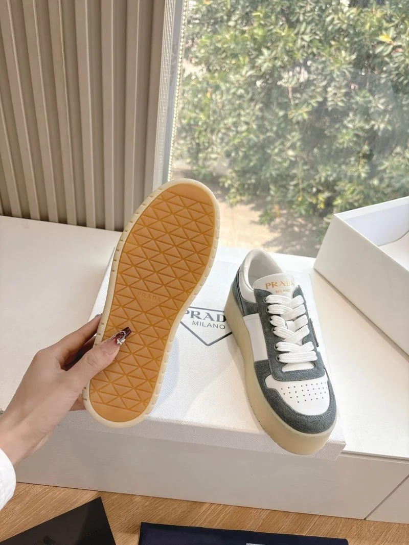Trendsetting Prada Low Shoes 34739