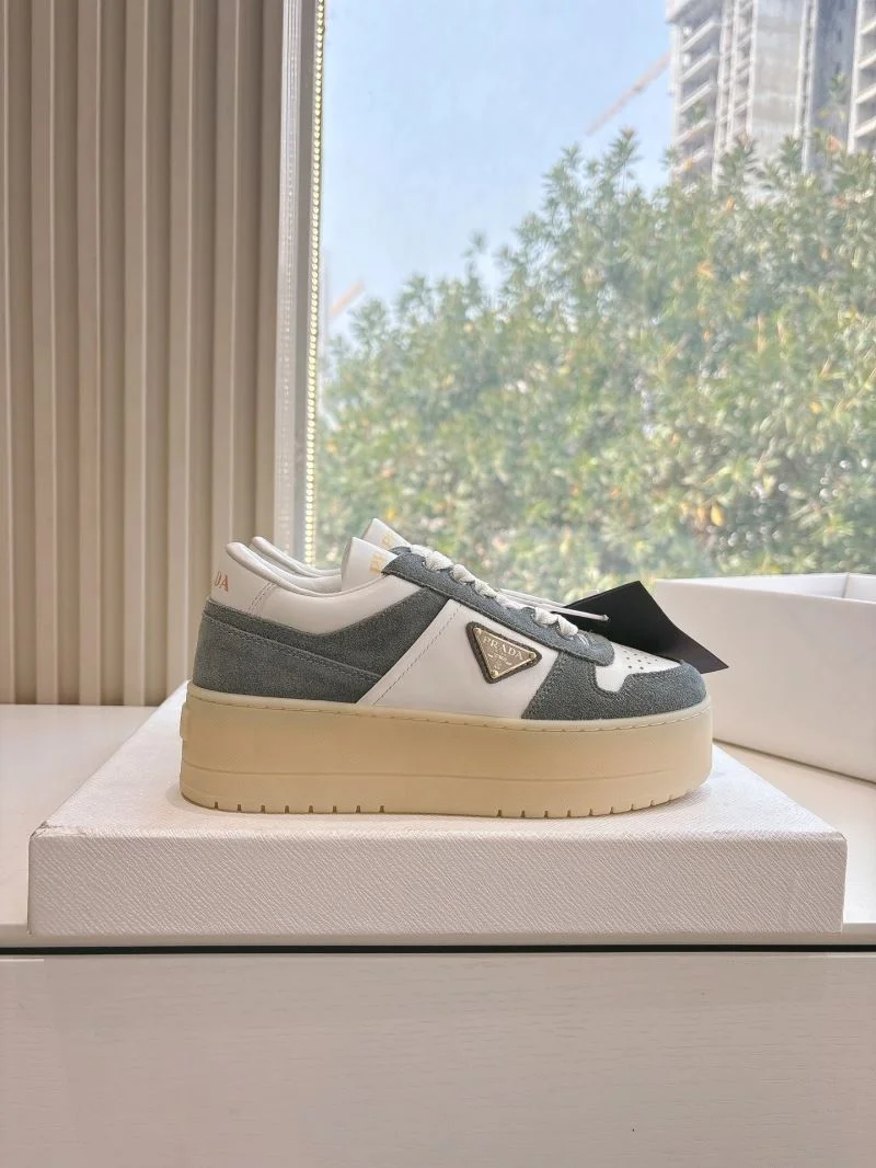 Trendsetting Prada Low Shoes 34739