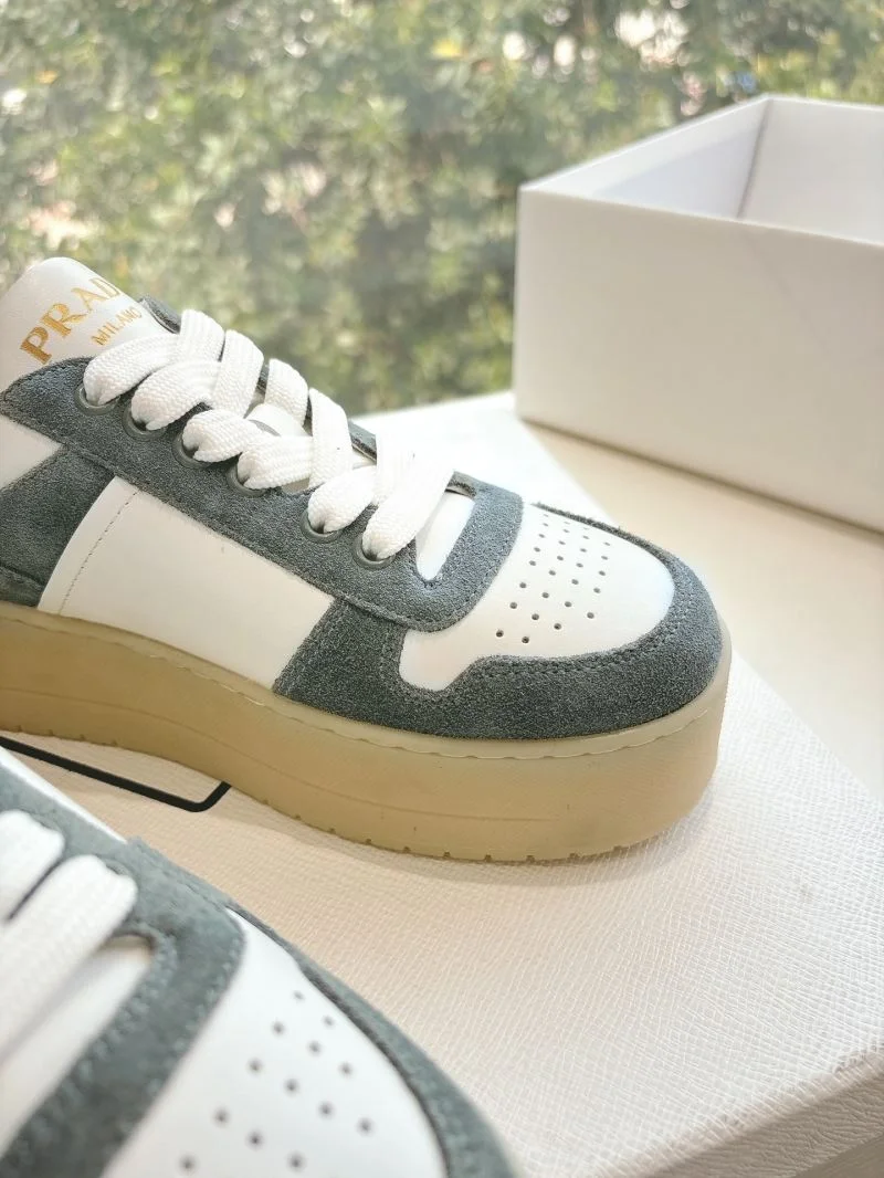 Trendsetting Prada Low Shoes 34739