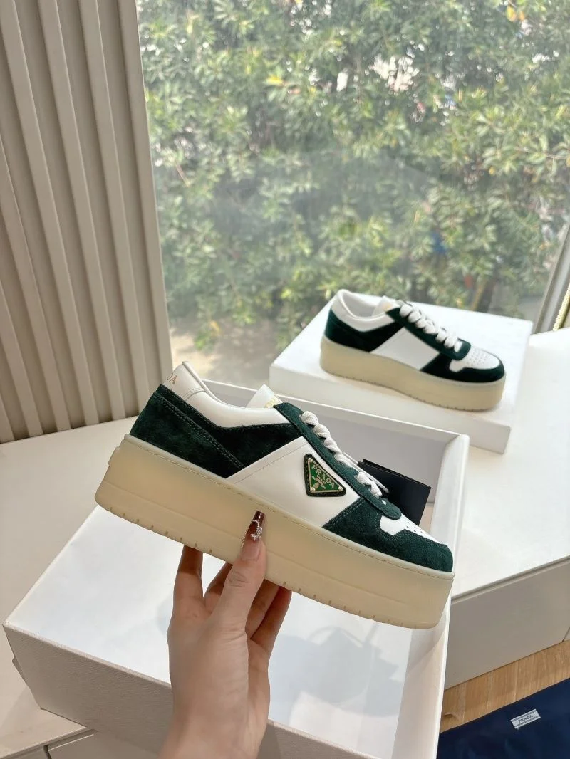 Prada Low Shoes Durable 34760