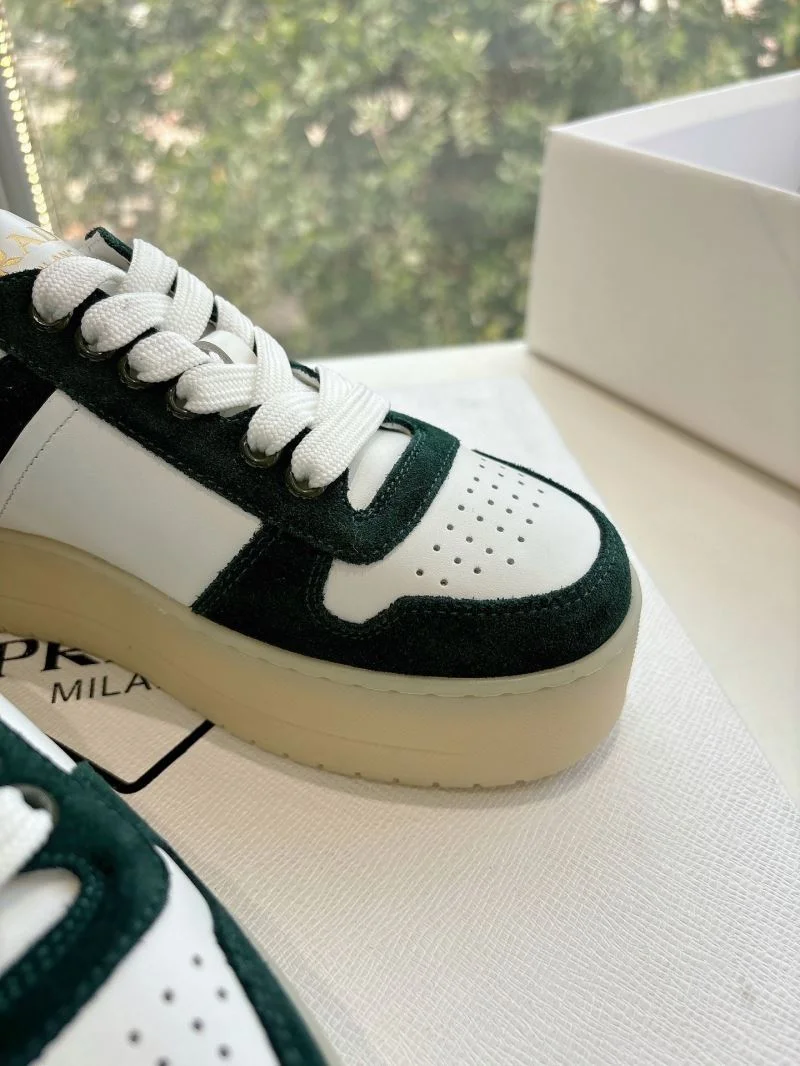 Prada Low Shoes Durable 34760