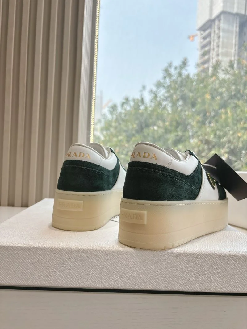 Prada Low Shoes Durable 34760