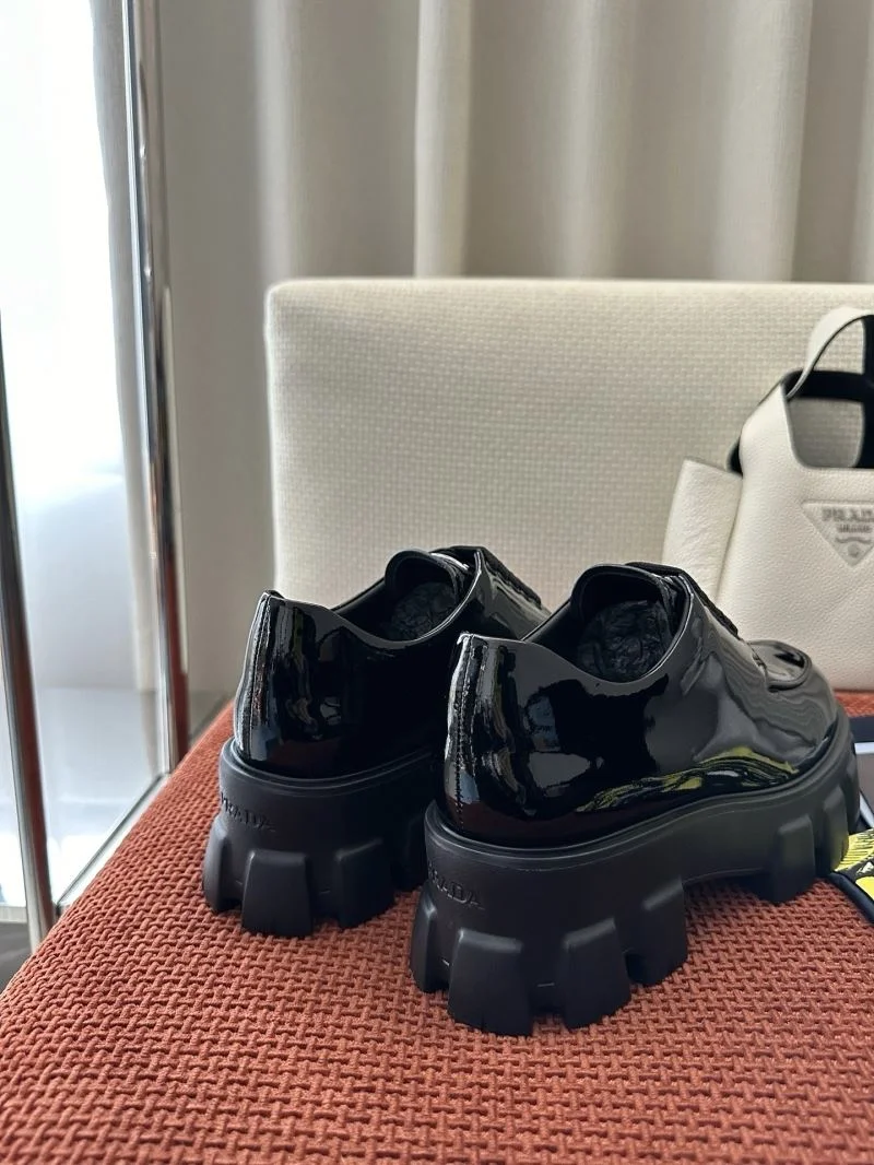 Prada Low Shoes Minimalist 34757