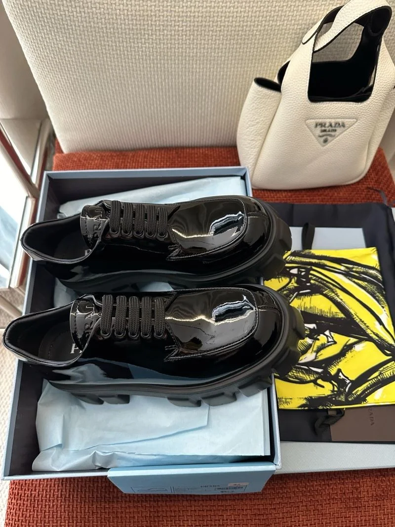 Prada Low Shoes Sleek 34755