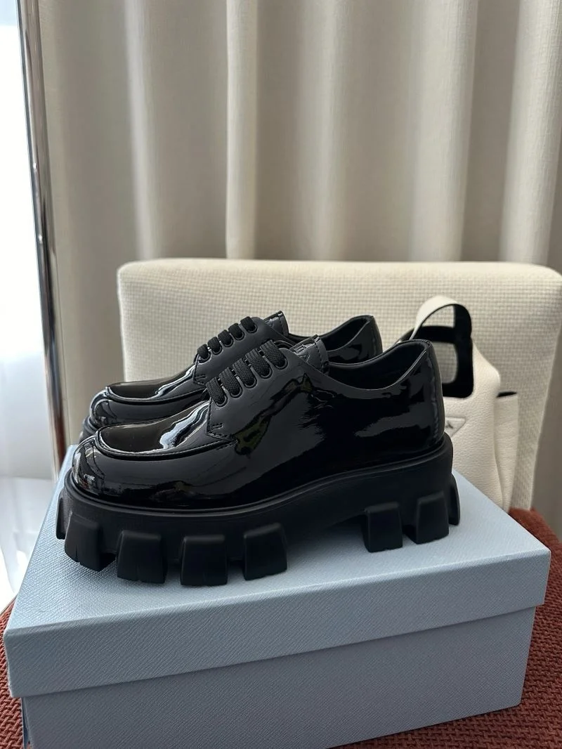 Prada Low Shoes Sleek 34755