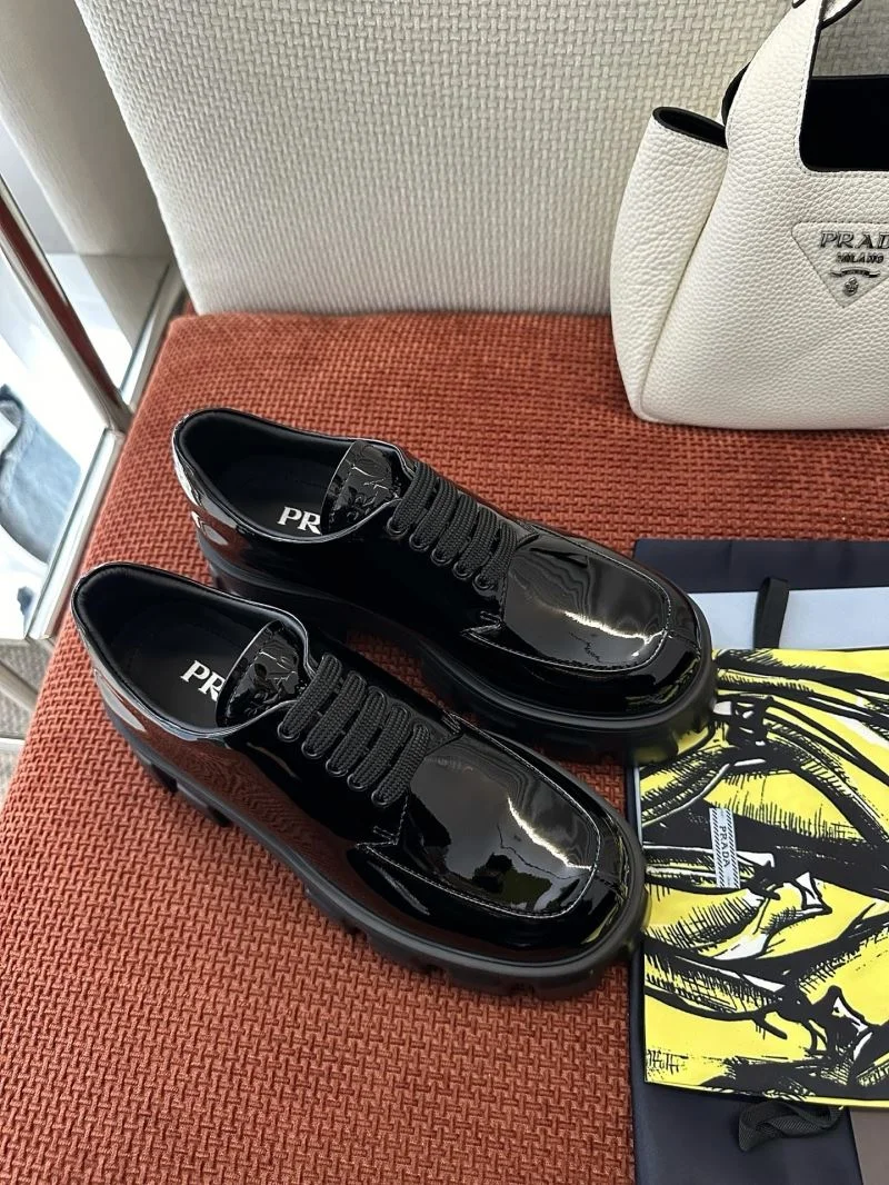 Prada Low Shoes Sleek 34755
