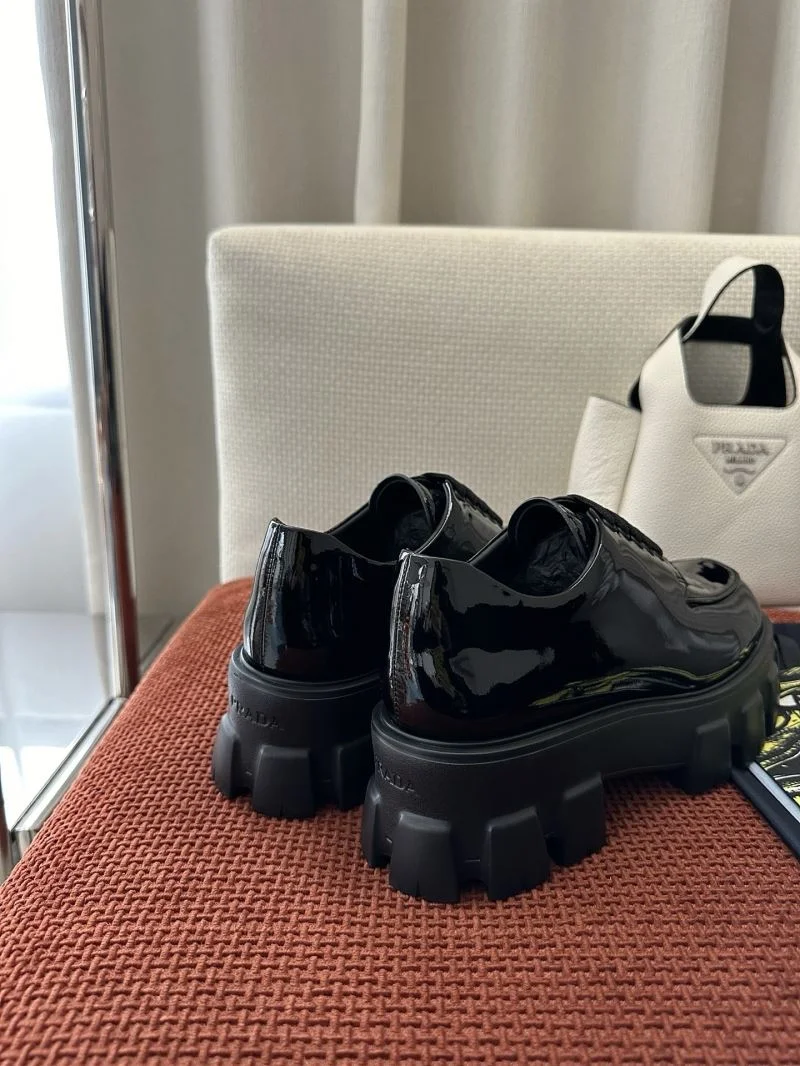 Prada Low Shoes Sleek 34755