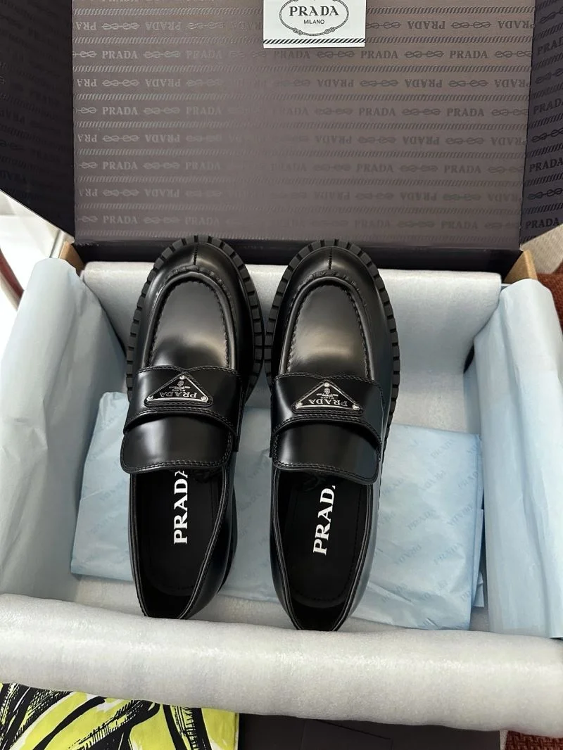 Prada Low Shoes Bold 33592