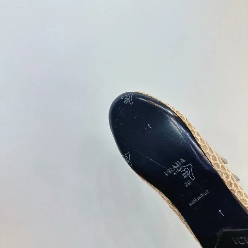 Versatile Prada Low Shoes 34762