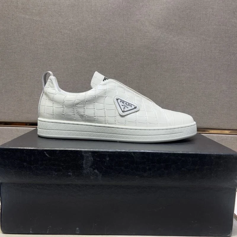 Durable Prada Low Shoes 35677