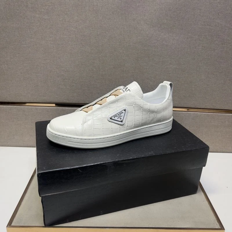 Durable Prada Low Shoes 35677