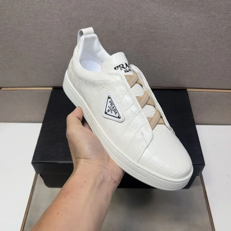 Durable Prada Low Shoes 35677
