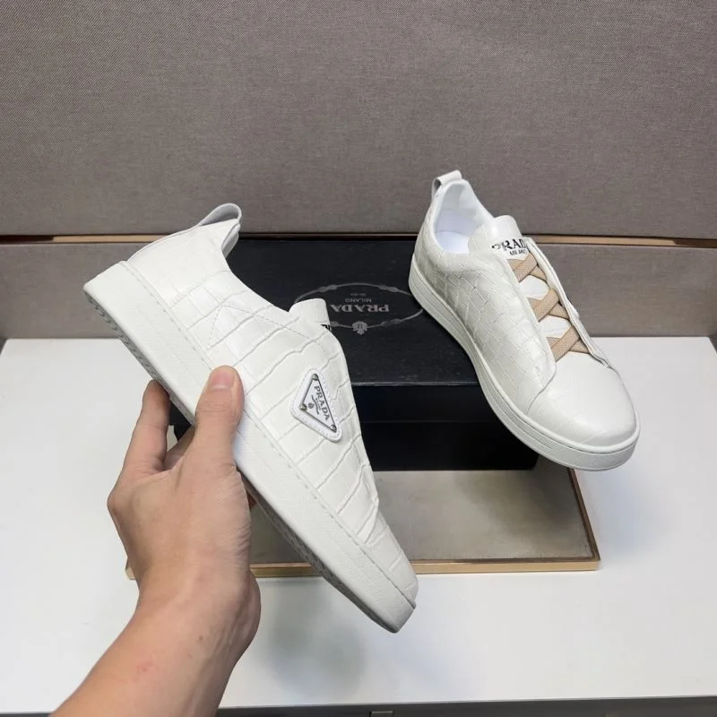 Durable Prada Low Shoes 35677