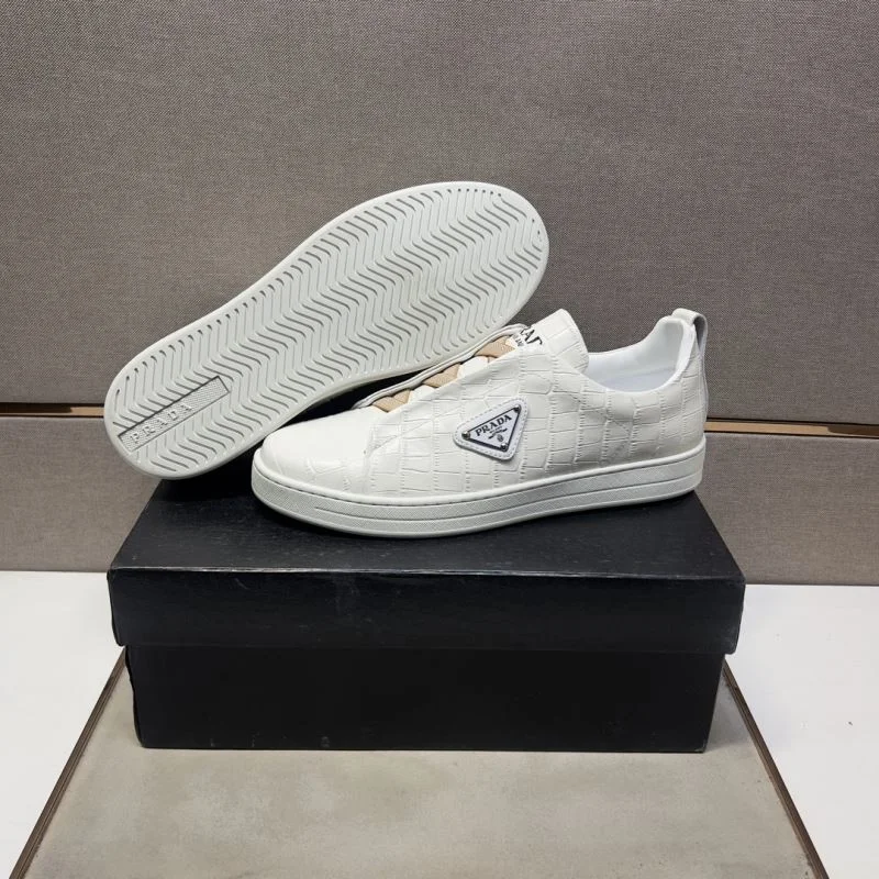 Durable Prada Low Shoes 35677