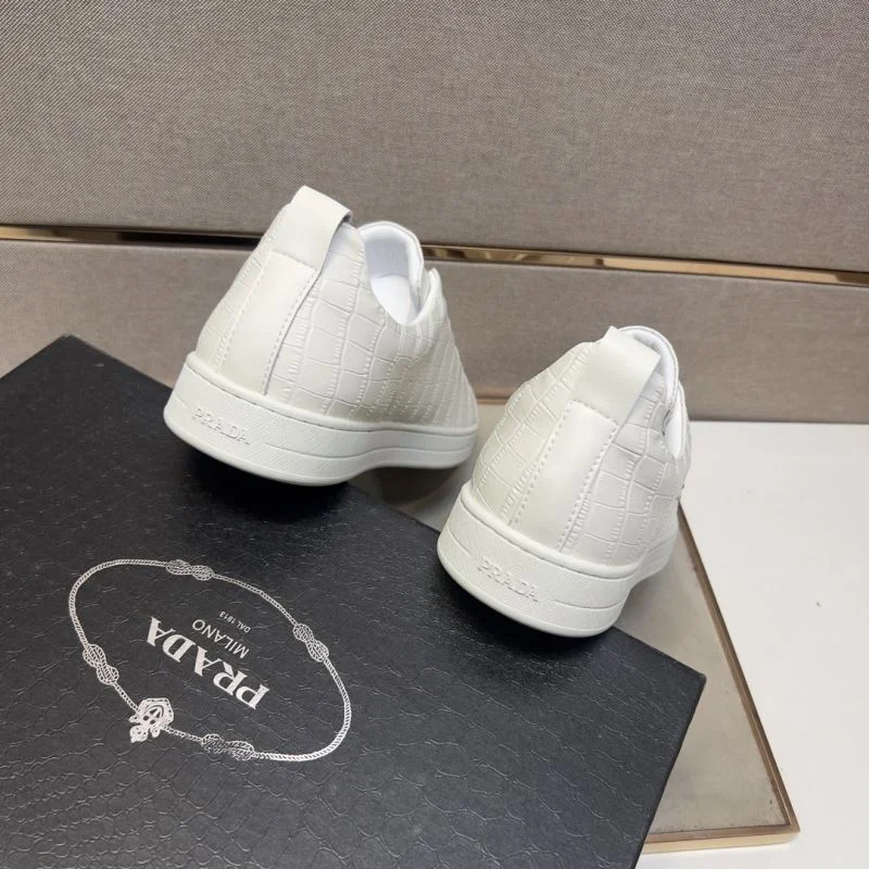 Durable Prada Low Shoes 35677