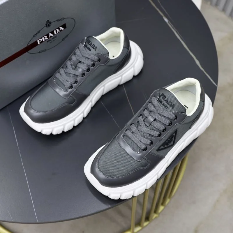 Attractive Prada Low Shoes 35669