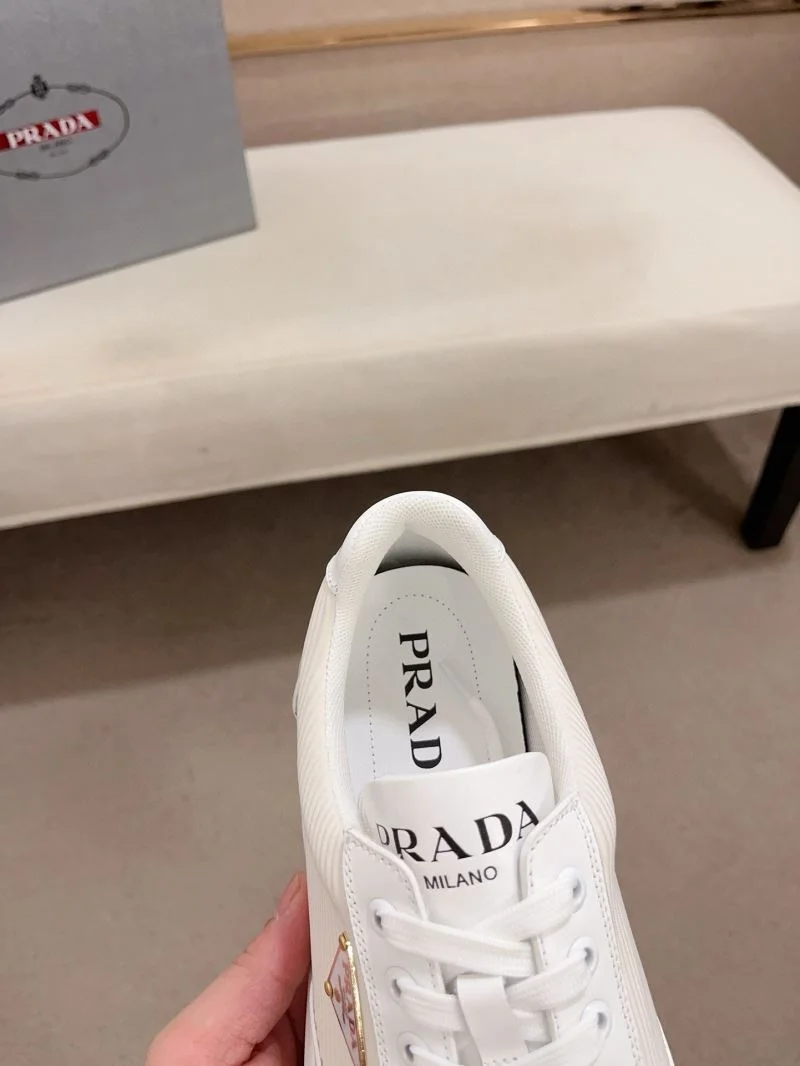Prada Low Shoes TimelessDesign 35655