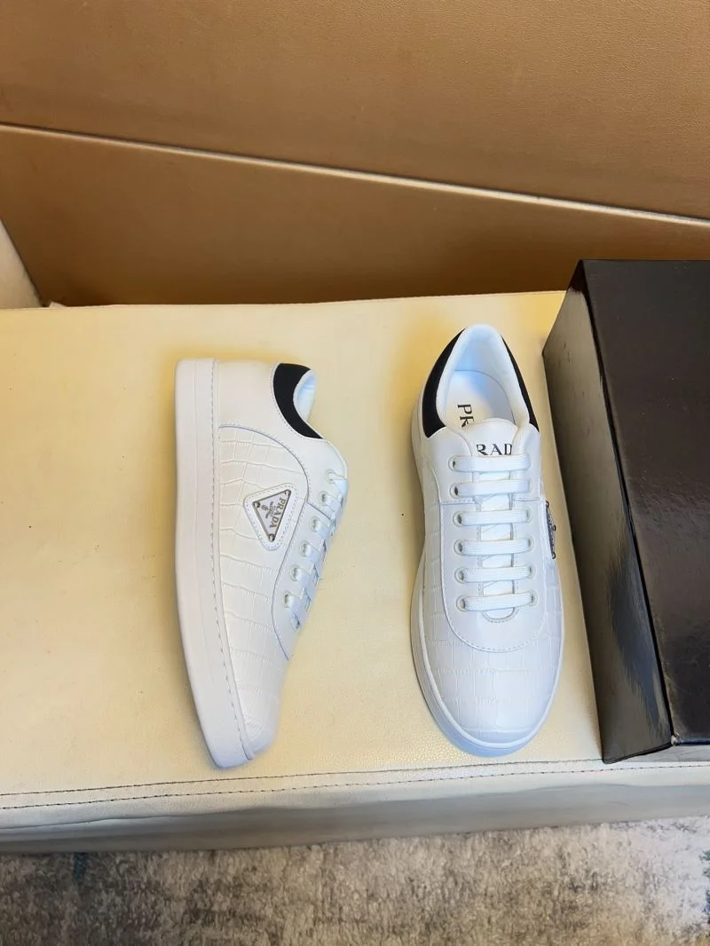 Prada Low Shoes TimelessDesign 35647