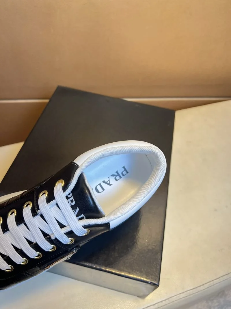 Durable Prada Low Shoes 35637