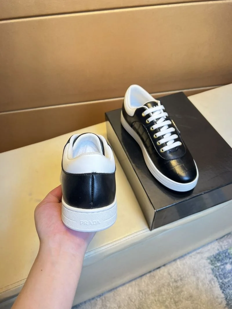 Durable Prada Low Shoes 35637