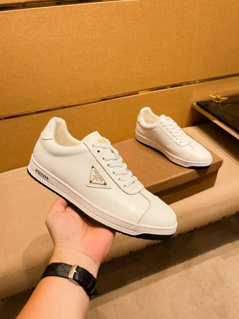 Elegant Prada Low Shoes 35646