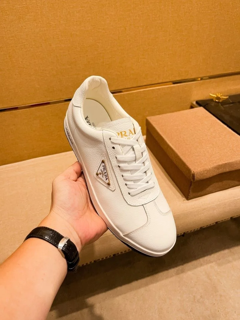 Elegant Prada Low Shoes 35646