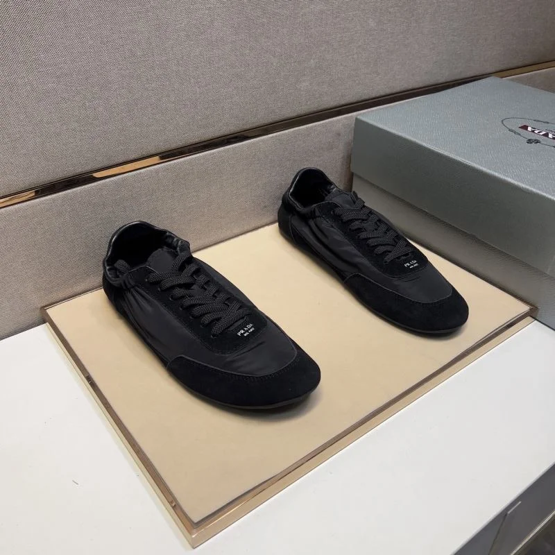Timeless Prada Low Shoes 35628