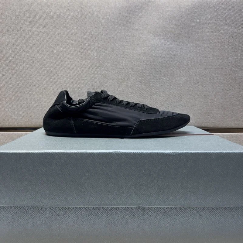 Timeless Prada Low Shoes 35628