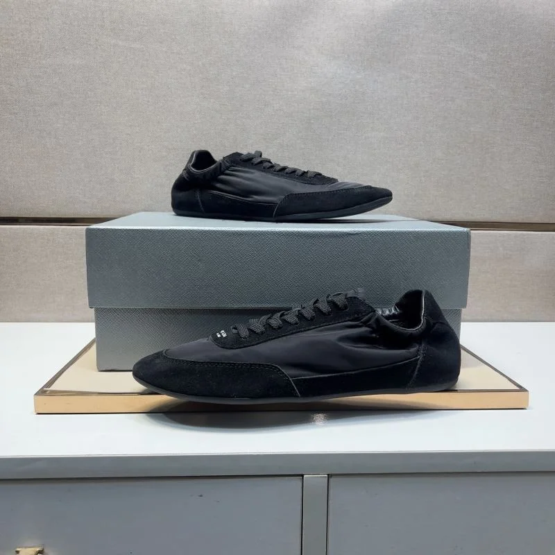 Timeless Prada Low Shoes 35628