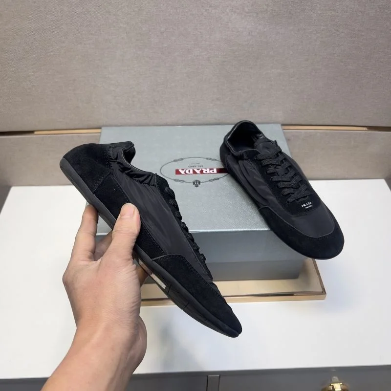 Timeless Prada Low Shoes 35628