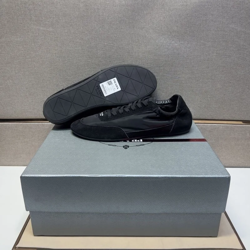 Timeless Prada Low Shoes 35628