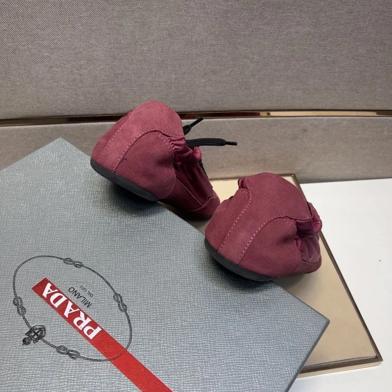 UrbanChic Prada Low Shoes 35627