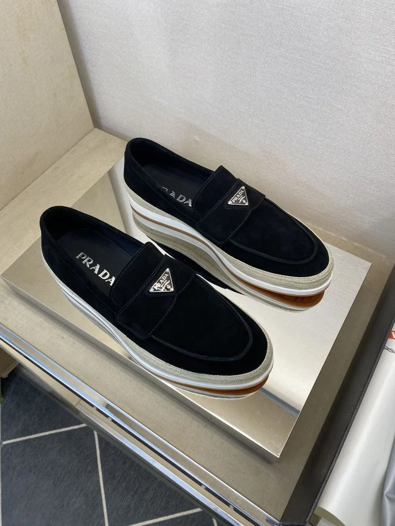 Comfortable Prada Low Shoes 35622