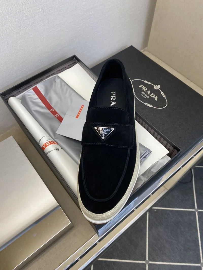 Comfortable Prada Low Shoes 35622
