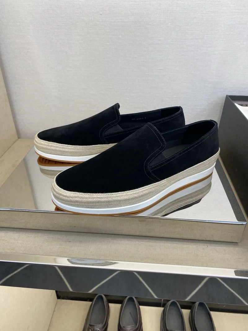 Versatile Prada Low Shoes 35617