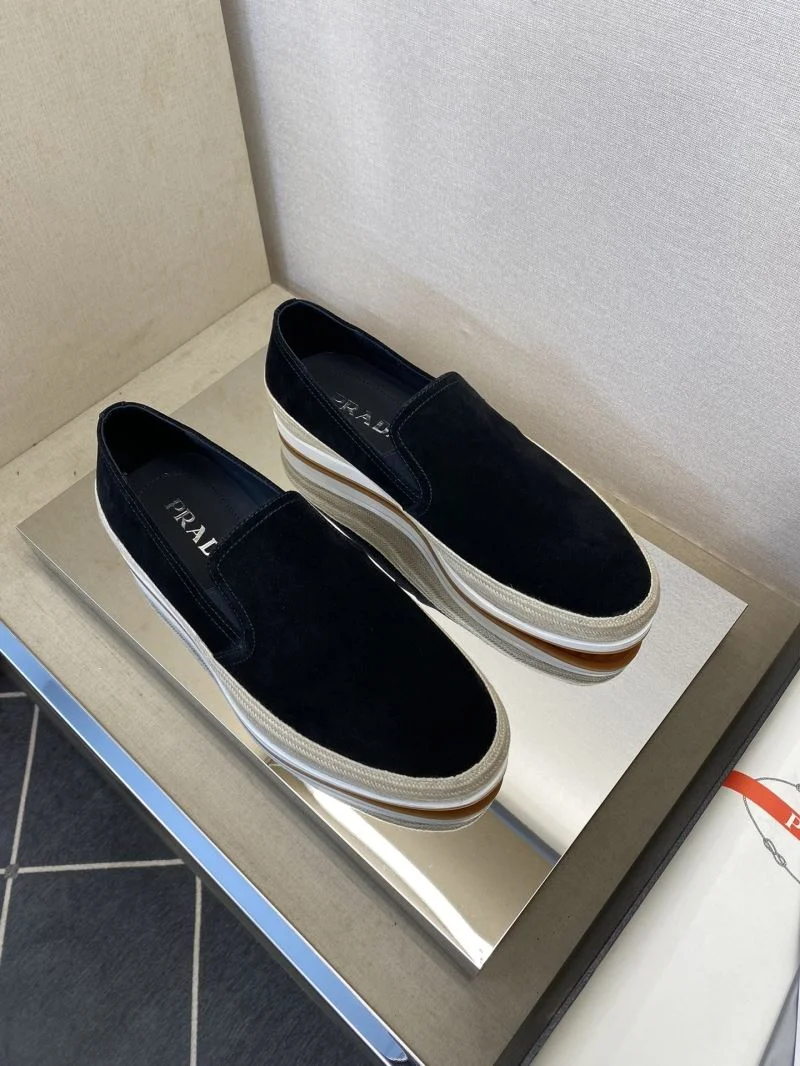 Versatile Prada Low Shoes 35617