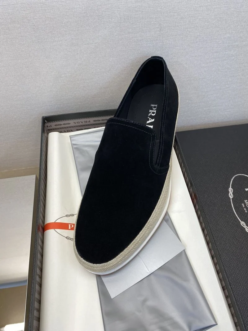 Versatile Prada Low Shoes 35617